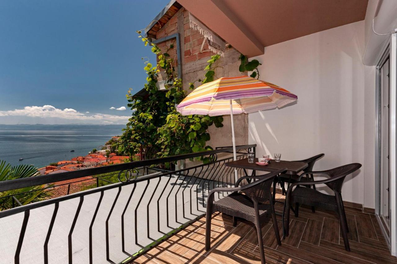 The Lakeside Haven Apartment